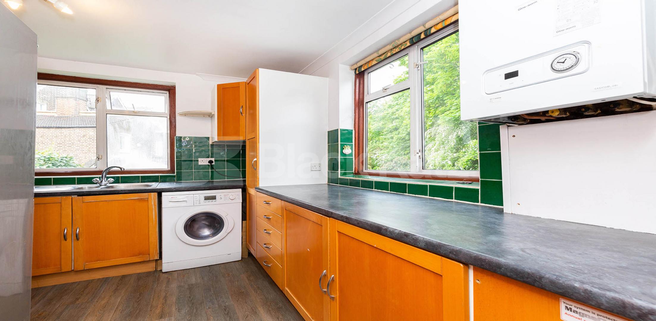 			PRIVATE ROOF TERRACE, 3 Bedroom, 1 bath, 1 reception Flat			 Upper Tollington Park N4, FINSBURY PARK / STROUD GREEN